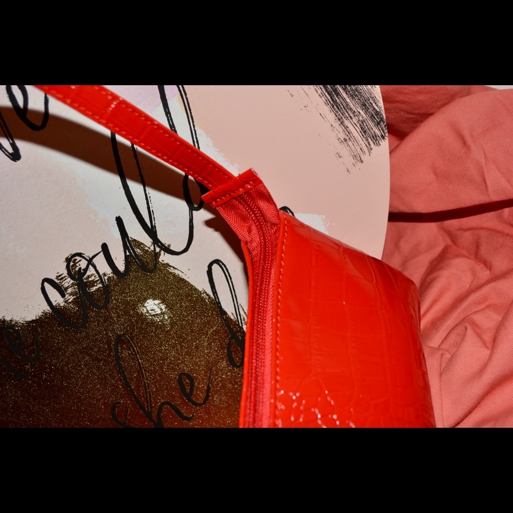 Red Purse - Picture 11 of 12